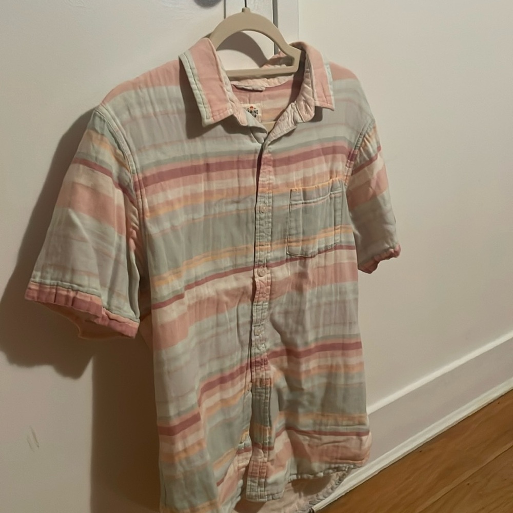 Marine Layer medium button down